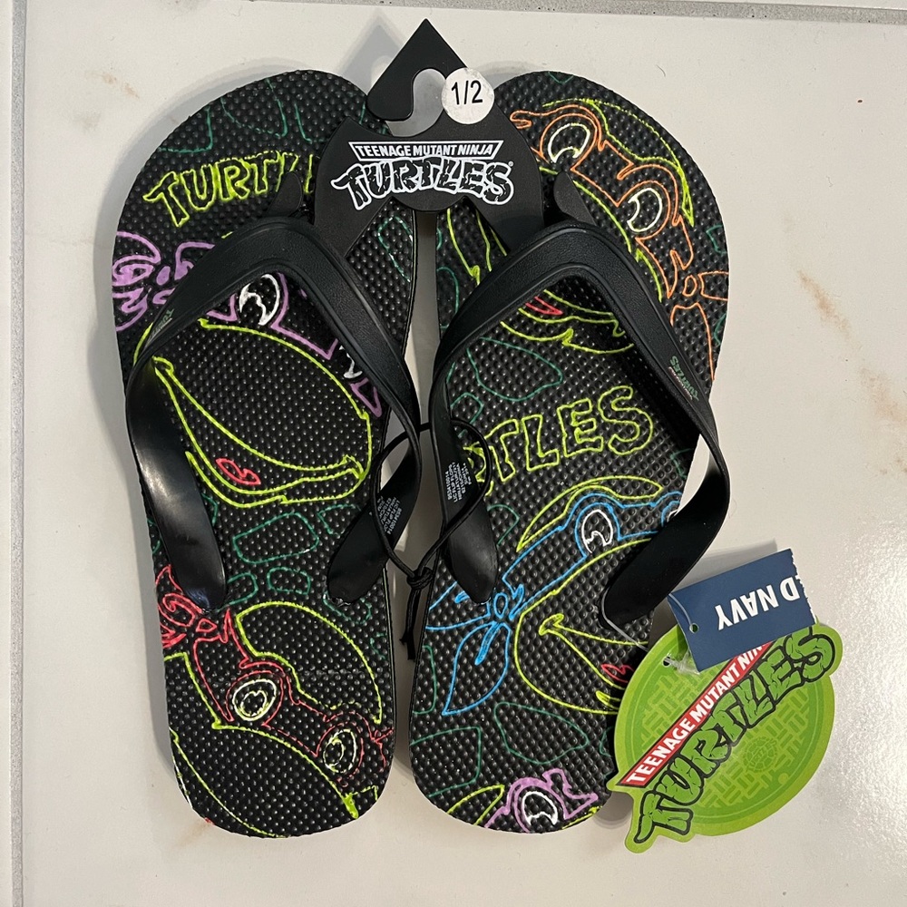 Old navy Ninja turtles kids flip flops sz 1/2 NWT
